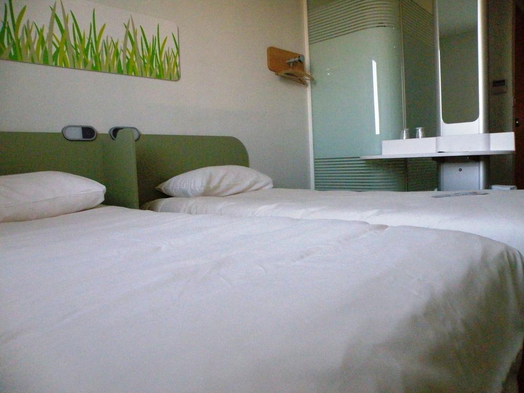 Ibis Budget Montauban Les Chaumes Номер фото